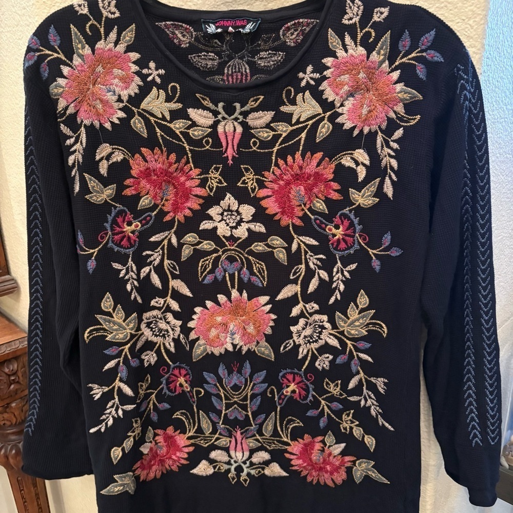 Johnny Was Black Floral Embroidery Thermal Long Sleeve Top Size S/M - Picture 2 of 7